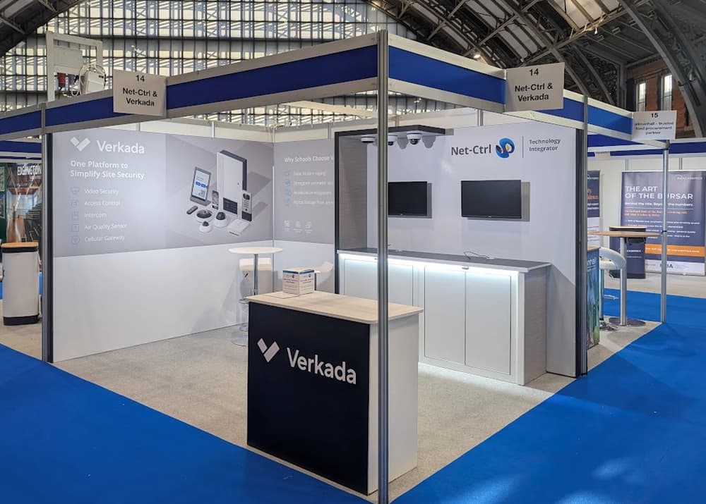 Custom shell scheme exhibition stand with professional graphics